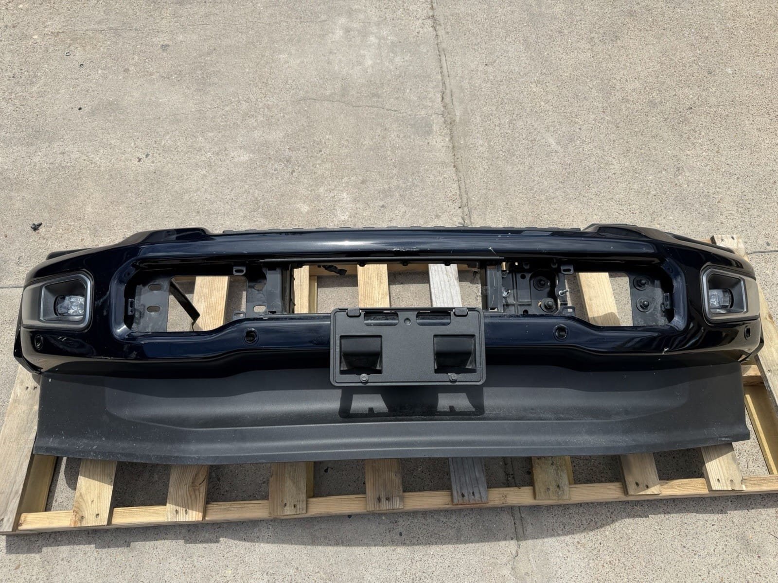 2023-2026 Ford Super Duty Front Bumper - Factory Take-Off